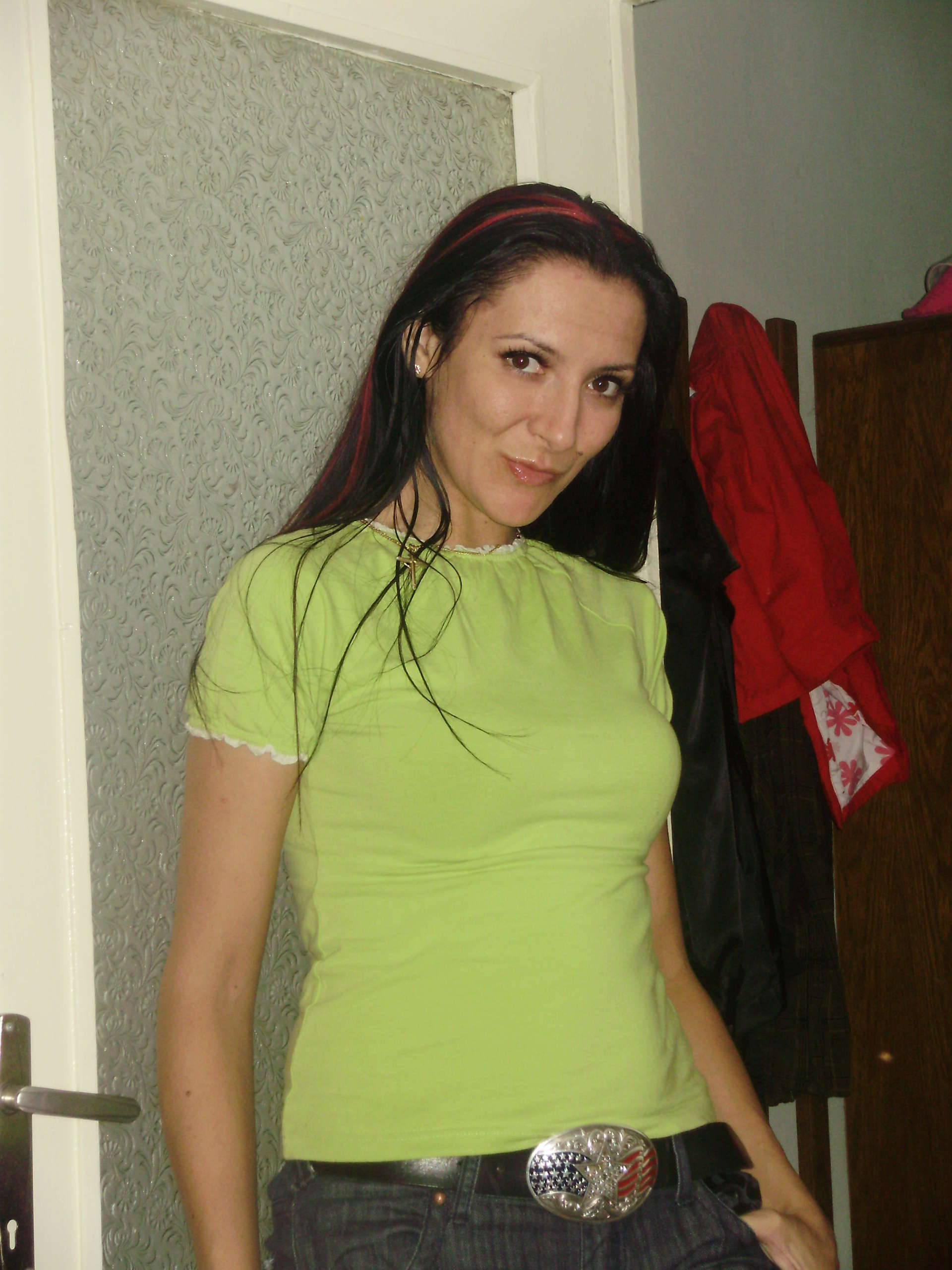 Singles Romanian Women 107